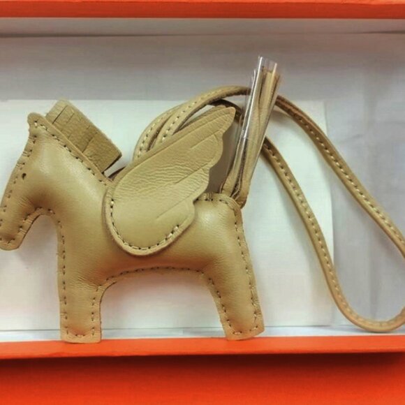 Leather Horse keychain - Picture 5 of 7